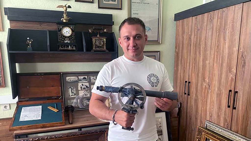 Детальніше про статтю У нашому музеї з’явився нівелір початку 20 столиття